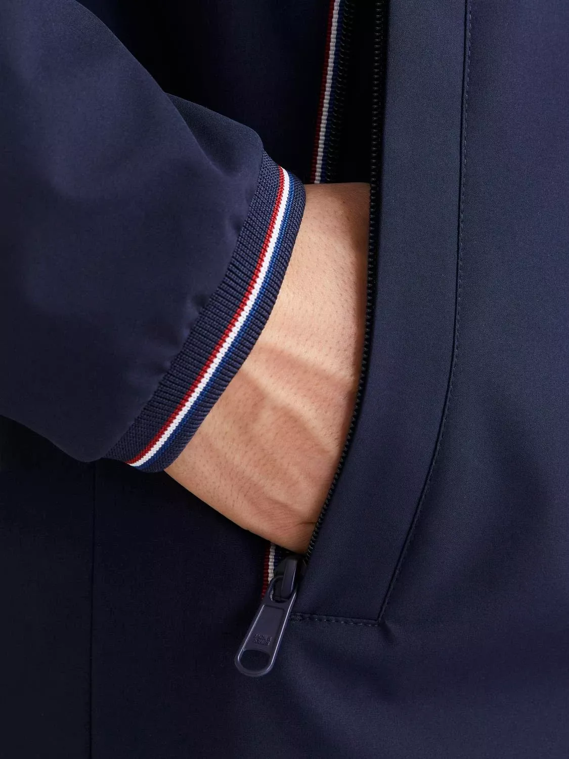 Vestes Capuche Poignets ou bas élastiqués
